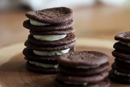 chocolate-peppermint-sandwich-cookies chocolate-peppermint-sandwich-cookies