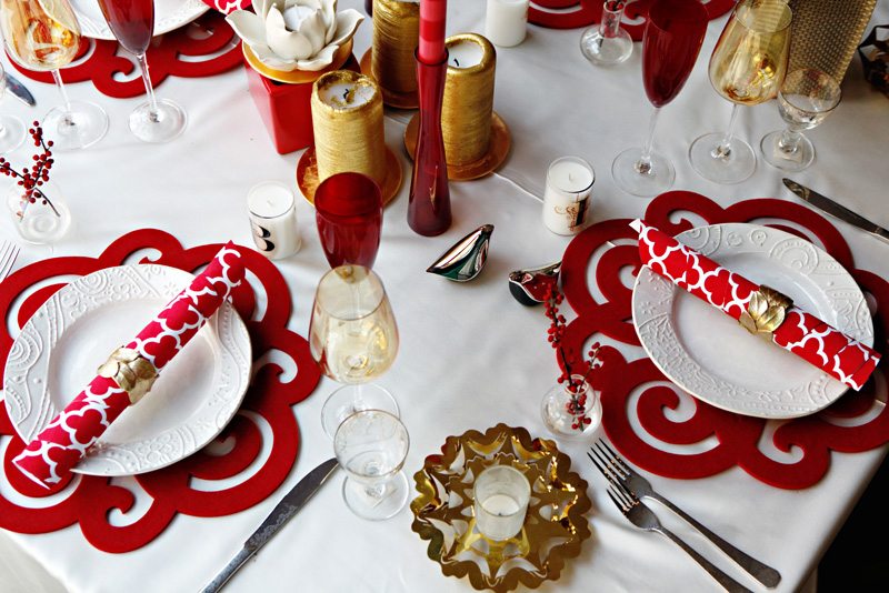 Red white patterned holiday christmas table ideas