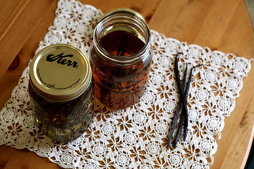diy-vanilla-extract-recipe diy-vanilla-extract-recipe