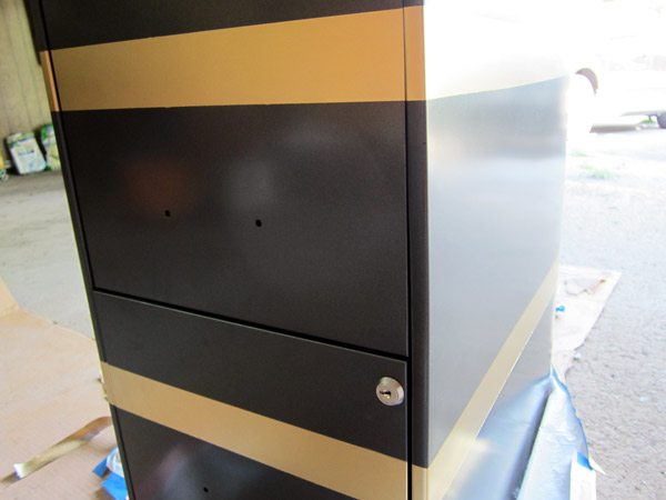 9-gold-stripes