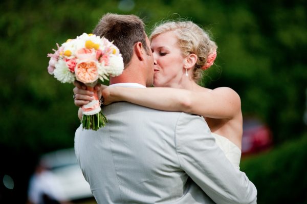 wedding-kiss