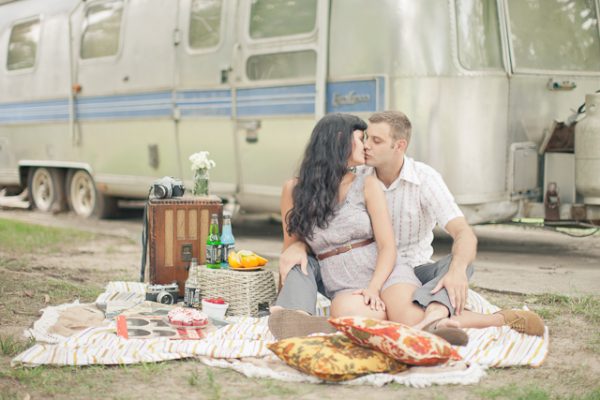 vintage-inspired-engagement-photos