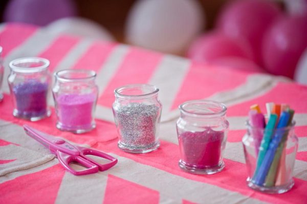 DIY-Neon-Pink-Kids-Valentines-Party-0020