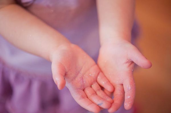 DIY-Neon-Pink-Kids-Valentines-Party-0035