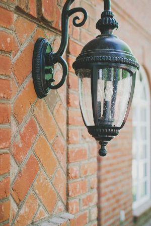 outdoor-wedding-lighting