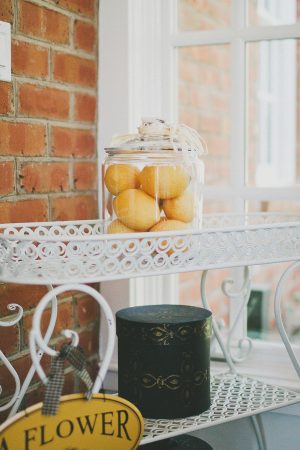 wedding-lemonade-stand