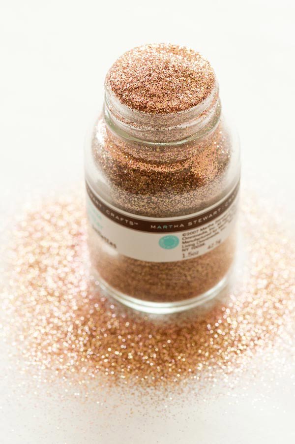 DIY glitter vases from The Sweetest Occasion DIY glitter vases from The Sweetest Occasion