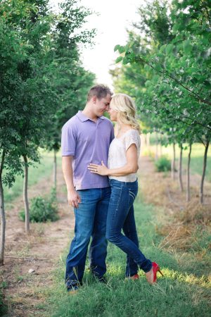 winery-engagement-photos