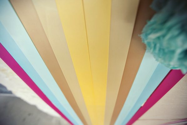 Ribbon photo booth backdrop from a chic summer rehearsal dinner on The Sweetest Occasion Ribbon photo booth backdrop from a chic summer rehearsal dinner on The Sweetest Occasion