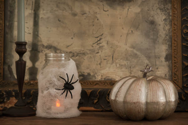 Halloween mason jar spider lanterns | The Sweetest Occasion Halloween mason jar spider lanterns | The Sweetest Occasion
