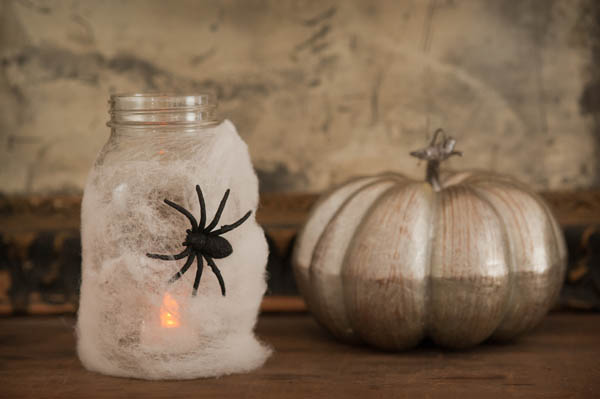 Halloween mason jar spider lanterns | The Sweetest Occasion Halloween mason jar spider lanterns | The Sweetest Occasion