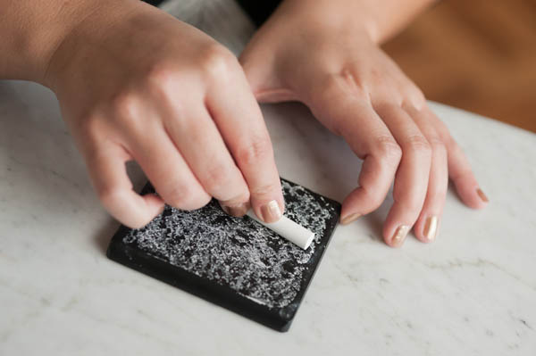 DIY chalkboard coasters by The Sweetest Occasion DIY chalkboard coasters by The Sweetest Occasion