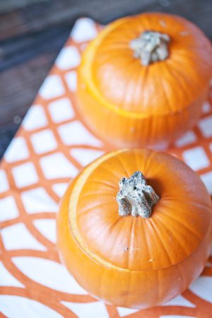 Pumpkin ice cream served in mini pumpkins | Sugar & Charm for The Sweetest Occasion Pumpkin ice cream served in mini pumpkins | Sugar & Charm for The Sweetest Occasion