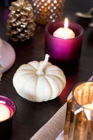 Golden Thanksgiving table setting ideas from Confetti Pop on The Sweetest Occasion