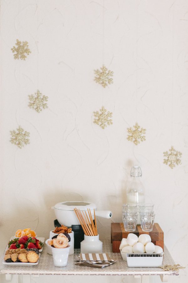 Cozy midcentury Christmas party by Anne Sage + The Why We Love on The Sweetest Occasion Cozy midcentury Christmas party by Anne Sage + The Why We Love on The Sweetest Occasion
