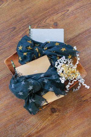 Cozy midcentury Christmas party by Anne Sage + The Why We Love on The Sweetest Occasion Cozy midcentury Christmas party by Anne Sage + The Why We Love on The Sweetest Occasion