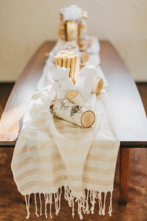 Cozy midcentury Christmas party by Anne Sage + The Why We Love on The Sweetest Occasion Cozy midcentury Christmas party by Anne Sage + The Why We Love on The Sweetest Occasion