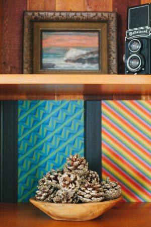 Cozy midcentury Christmas party by Anne Sage + The Why We Love on The Sweetest Occasion Cozy midcentury Christmas party by Anne Sage + The Why We Love on The Sweetest Occasion