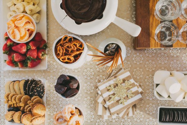 Cozy midcentury Christmas party by Anne Sage + The Why We Love on The Sweetest Occasion Cozy midcentury Christmas party by Anne Sage + The Why We Love on The Sweetest Occasion