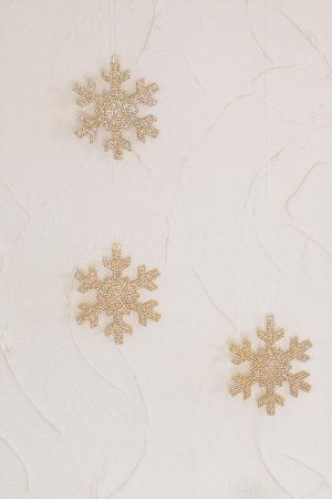 Cozy midcentury Christmas party by Anne Sage + The Why We Love on The Sweetest Occasion Cozy midcentury Christmas party by Anne Sage + The Why We Love on The Sweetest Occasion