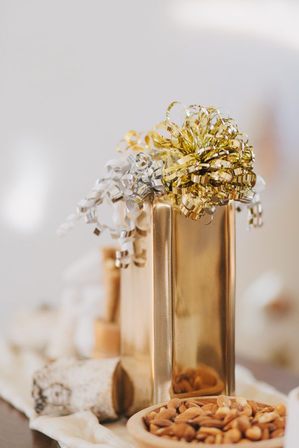 Cozy midcentury Christmas party by Anne Sage + The Why We Love on The Sweetest Occasion Cozy midcentury Christmas party by Anne Sage + The Why We Love on The Sweetest Occasion