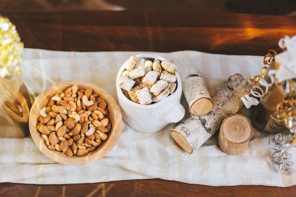 Cozy midcentury Christmas party by Anne Sage + The Why We Love on The Sweetest Occasion Cozy midcentury Christmas party by Anne Sage + The Why We Love on The Sweetest Occasion
