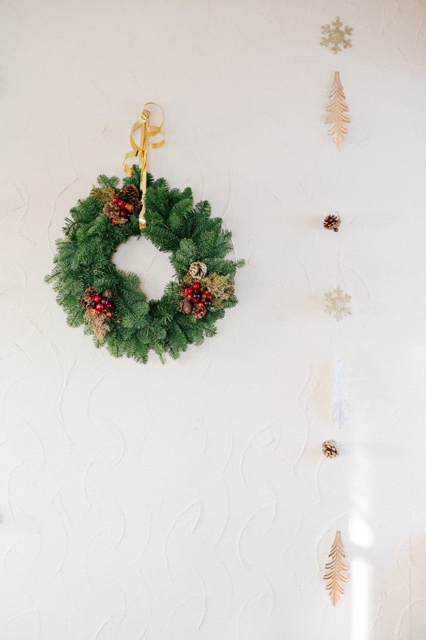 Cozy midcentury Christmas party by Anne Sage + The Why We Love on The Sweetest Occasion Cozy midcentury Christmas party by Anne Sage + The Why We Love on The Sweetest Occasion