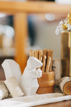 Cozy midcentury Christmas party by Anne Sage + The Why We Love on The Sweetest Occasion Cozy midcentury Christmas party by Anne Sage + The Why We Love on The Sweetest Occasion