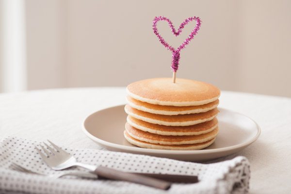DIY pipe cleaner heart toppers from The Sweetest Occasion DIY pipe cleaner heart toppers from The Sweetest Occasion