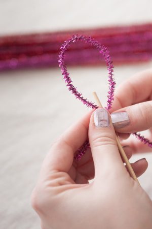 DIY pipe cleaner heart toppers from The Sweetest Occasion DIY pipe cleaner heart toppers from The Sweetest Occasion