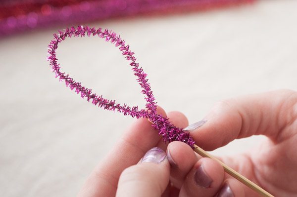 DIY pipe cleaner heart toppers from The Sweetest Occasion DIY pipe cleaner heart toppers from The Sweetest Occasion