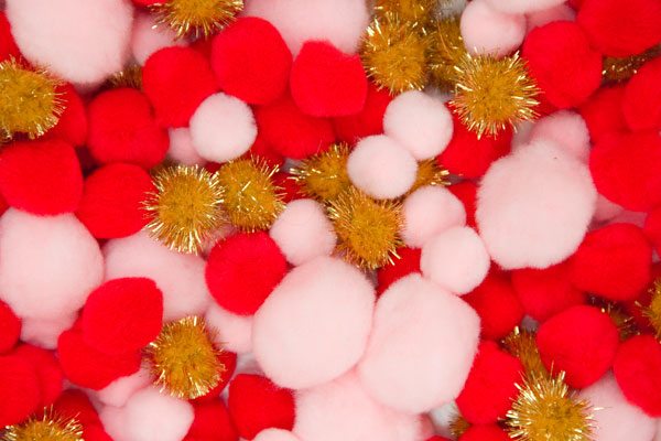 DIY pom pom tablecloth by Studio DIY for The Sweetest Occasion DIY pom pom tablecloth by Studio DIY for The Sweetest Occasion