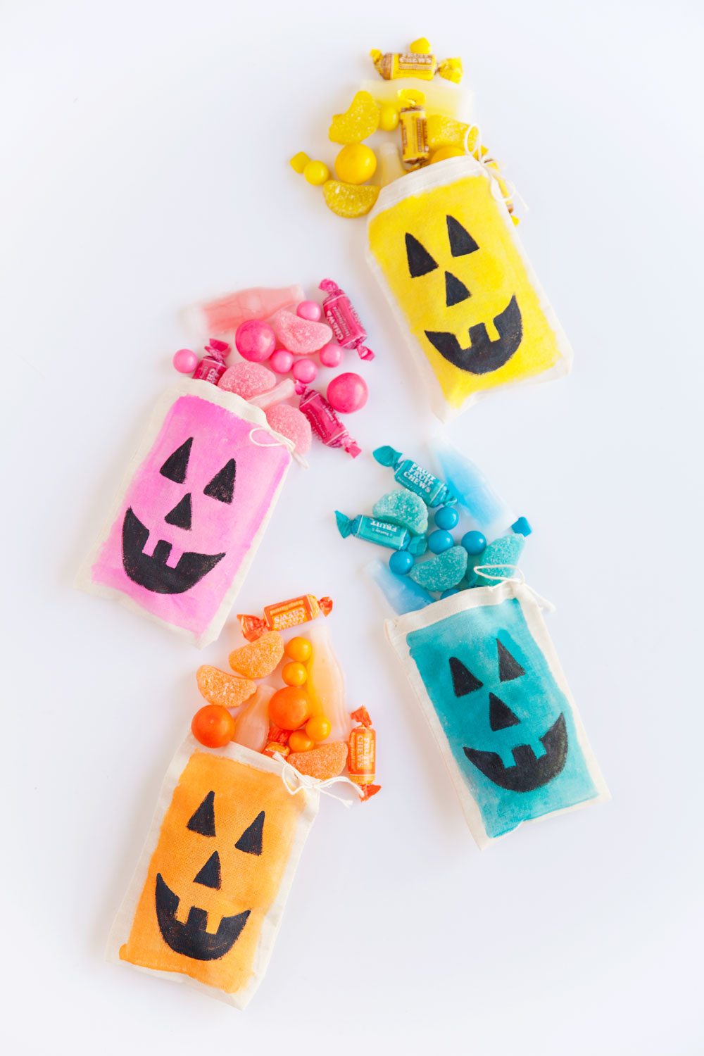 DIY Colorful Jack O’Lantern Treat Bags | The Sweetest Occasion | Bloglovin’